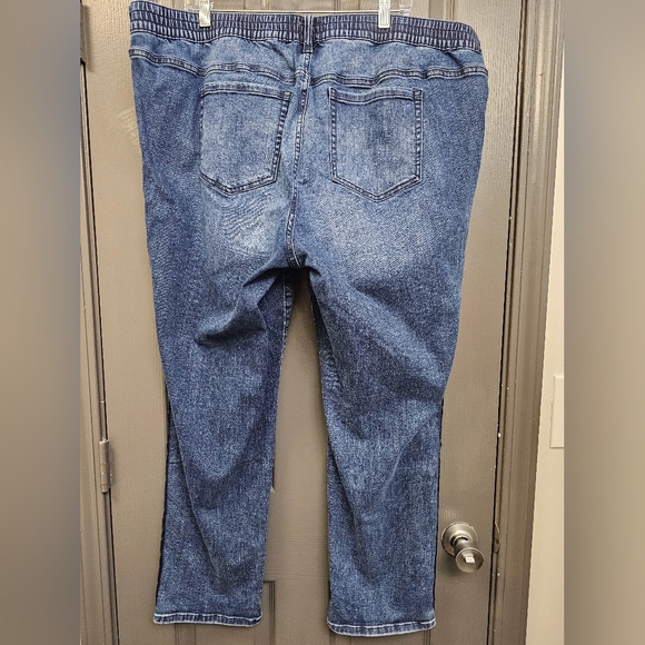 Torrid Pull-On Boyfriend Straight Super Soft Mid-Rise Jean Size 26 - Picture 3 of 3